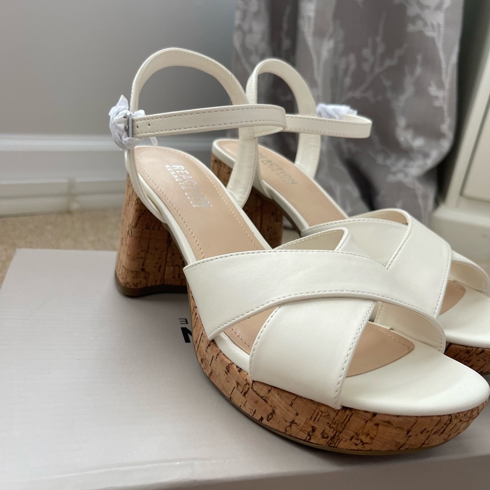 White platform heels - Picture 4 of 5